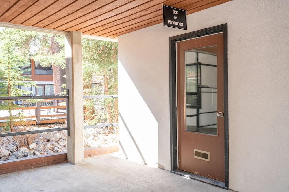 The Dorothy Motel バンフ エクステリア 写真