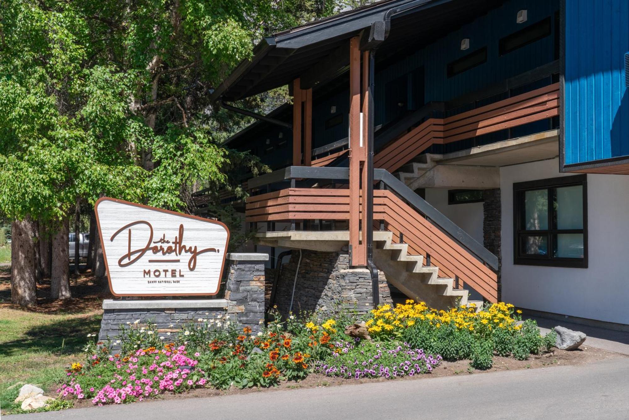 The Dorothy Motel バンフ エクステリア 写真